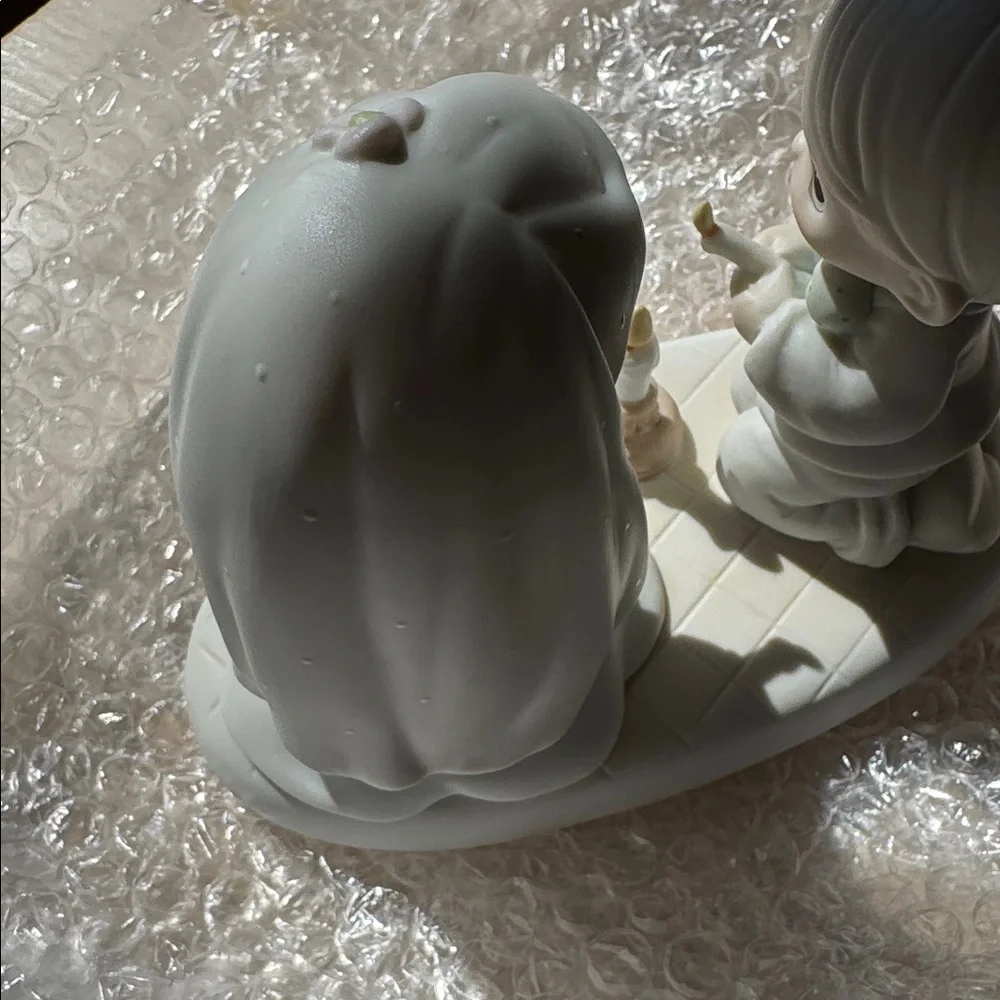 Precious Moments Porcelain Figurine “The Lord Is Your Light To Happiness”